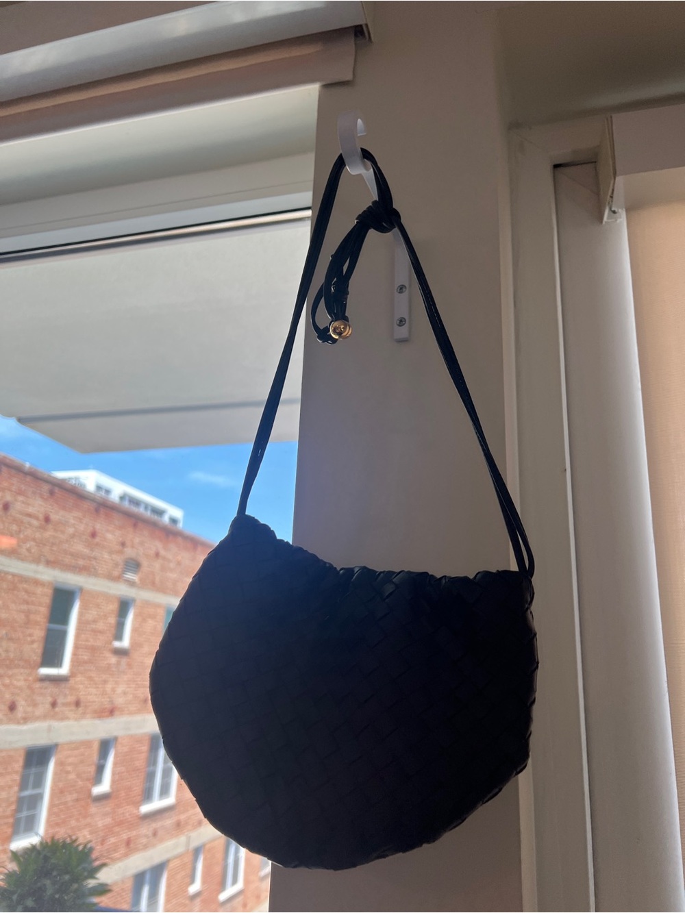 Bottega Veneta Black Woven Half-Moon Shoulder Bag - Picture 4 of 5